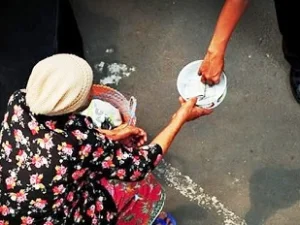 Allah Sudah Janjikan Enam Hal Ini Bagi Orang yang Rajin Sedekah