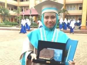 Subhanallah, Santriwati Asal Garut Ini Mampu Hafalkan Al-Qur’an Hanya Dalam 1,5 Bulan