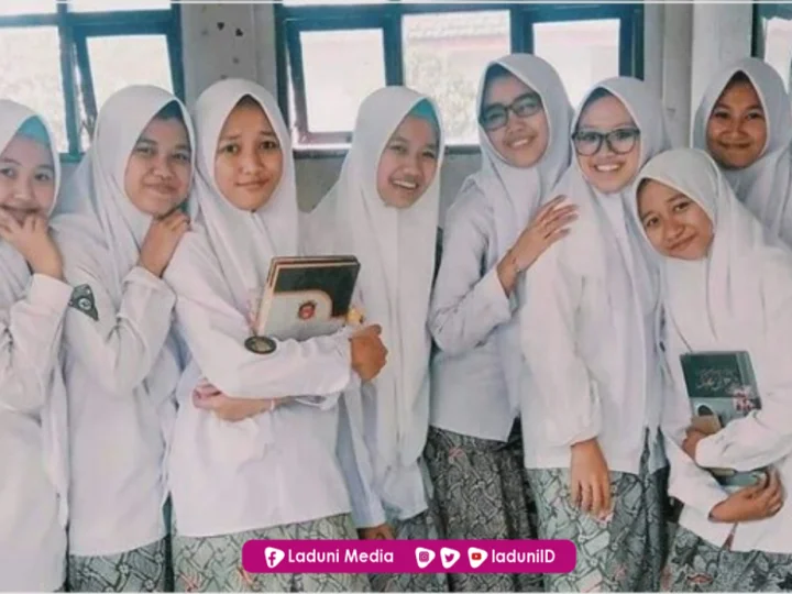 13 Alasan Mengapa Harus Pilih Muslimah Lulusan Pesantren sebagai Istri Idaman
