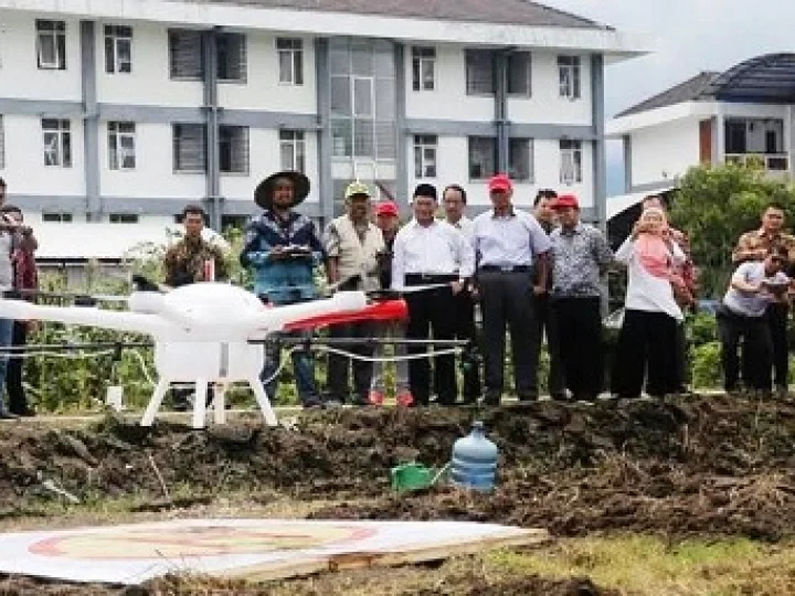 Dosen UMM Buat 3 Drone Pertanian yang Bisa Jangkau Lahan Hingga 700 Hektar