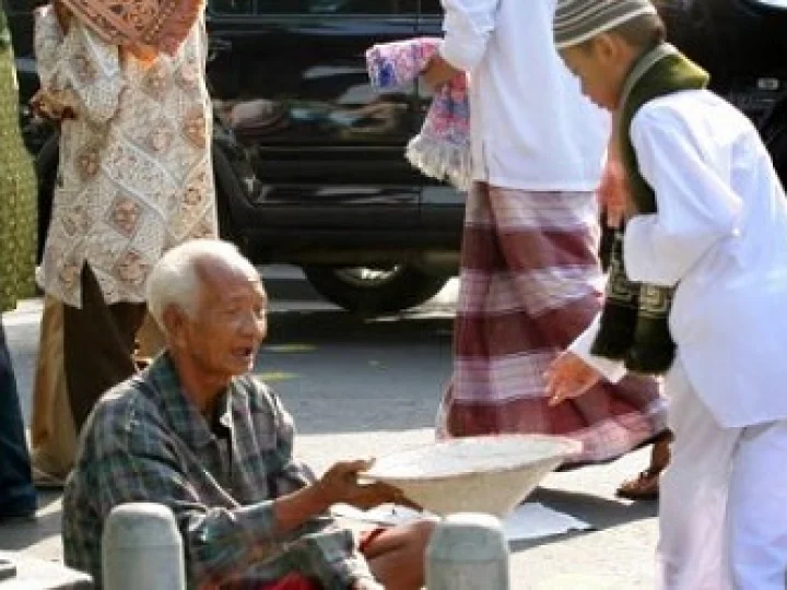 Pahala Sedekah Menemani di Semua Alam