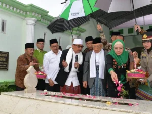 Wapres RI Ziarah Ke Makam Idola