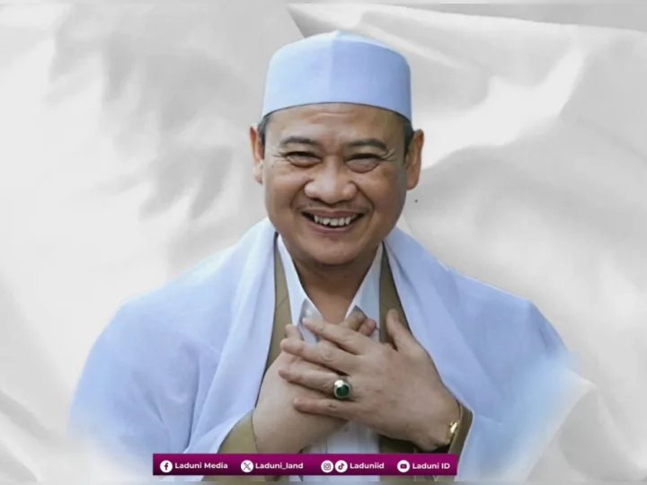 Biografi KH. Uci Turtusi, Pengasuh Pondok Pesantren Salafiyah Al-Istiqlaliyah Cilongok, Tangerang
