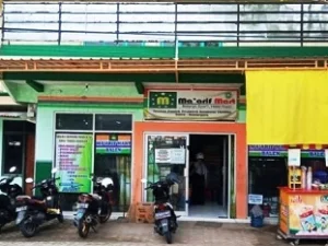 Yayasan Raoudlotut Tholibin Balen Dirikan Mini Market Modern
