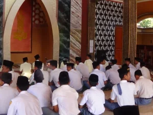 Ratusan Siswa Sumenep Tahlil Bersama untuk Alm Gus Sholah