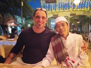 Dipandu Ustadz Muda NU, Warga New Zealand Ini Bersyahadat di Kafe