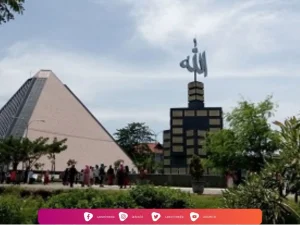 Ziarah di Makam KH. Salahuddin Wahid (Gus Sholah), Masyayikh Pesantren Tebuireng Jombang