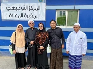 Gus Mus Ziarah ke Mbah Maimun