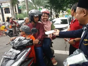 Masker Langka, LF PCNU Gresik Bagikan 3000 Masker Gratis