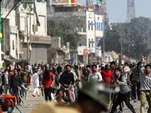 Saat Kerusuhan di India, Beberapa Warga Hindu Ini Dilindungi Tetangganya yang Muslim