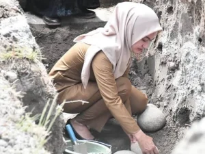 Bupati Muslimah Ini Menjadi Teladan Kebangsaan dengan Membantu Bangun Gereja