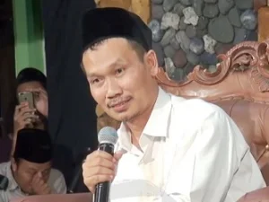 Meneladani Kesabaran Istri Gus Baha'