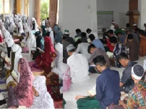 KBM Libur, Santri Mahyal Ulum dan Mahasiswa STISNU Adakan Dzikir Bersama