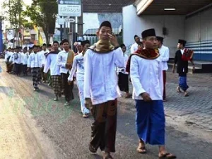 Doa Andalan Ponpes Lirboyo untuk Menanggulangi Pageblug (Virus)