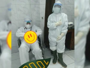 Pakaian Ini Nggak Nyaman, Cerita Tim Medis Virus Corona
