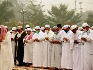 Hukum Memakai Masker Saat Shalat