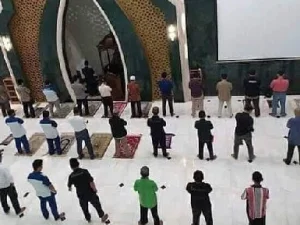 Ustadz Ma'ruf Khozin: Shaf tidak Rapat apakah Shalatnya Batal?