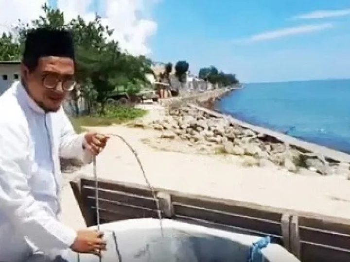 Subhanallah, Sumur Buatan Mbah Moen di Dekat Laut Ini Ternyata Airnya Tawar