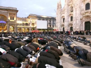 Subhanallah, 70 Ribu Warga Italia Berbondong-bondong  Masuk Islam