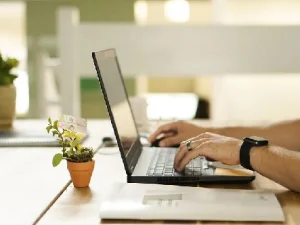 Tips Tetap Semangat Work From Home di Tengah COVID-19