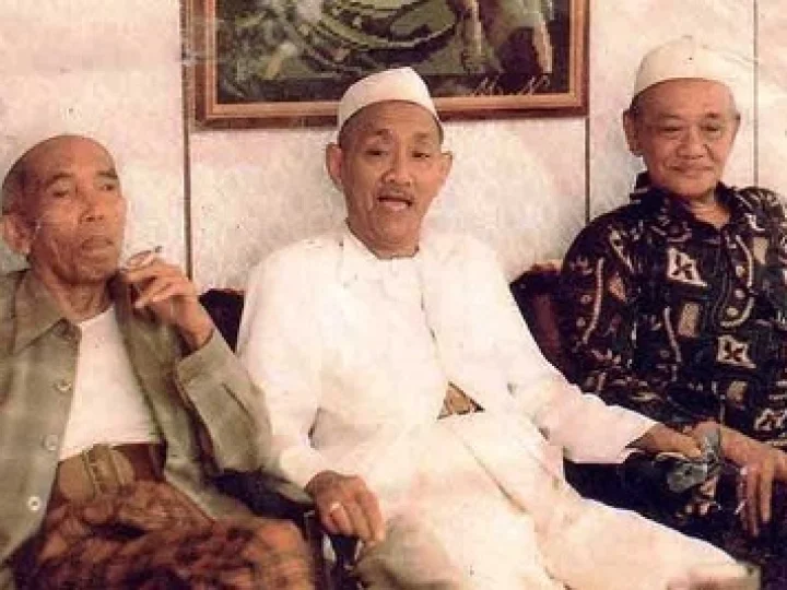 Melamar Istri Menggunakan Mobil KH Ali Maksum