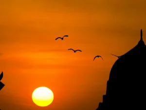 Keutamaan Menghidupkan di Antara Waktu Magrib dan Isya