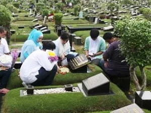 Ini Hikmah Ziarah Kubur Menurut Para Ulama