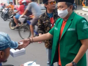 Peringati Harlah ke-86, GP Ansor Indramayu Bagikan Makanan untuk Berbuka Puasa