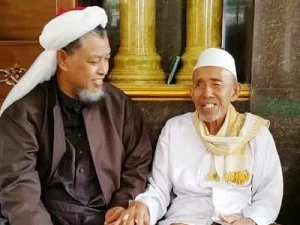 KH Mashudi Saksi Hidup Resolusi Jihad Mbah Hasyim Asy'ari