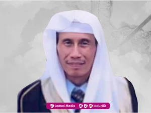 Biografi KH. Abdul Latif Madjid, Pengasuh Pesantren Kedunglo Al-Munadhodhoroh Kediri