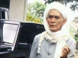 Biografi KH. Mustahdi Hasbullah, Pengasuh Pesantren Tahsinul Akhlaq Cirebon