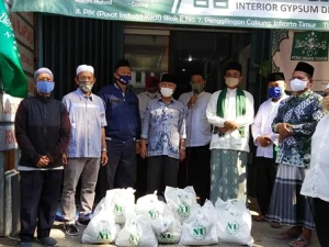 Peduli Terhadap Dampak Covid-19, PCNU Jaktim dan PP Nurul Ibad Salurkan Sembako Untuk Guru Ngaji