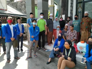 Peduli Covid, PC PMII Jakarta Utara Lakukan Penyemprotan Disinfectant dan Bagikan Sembako Pada Guru