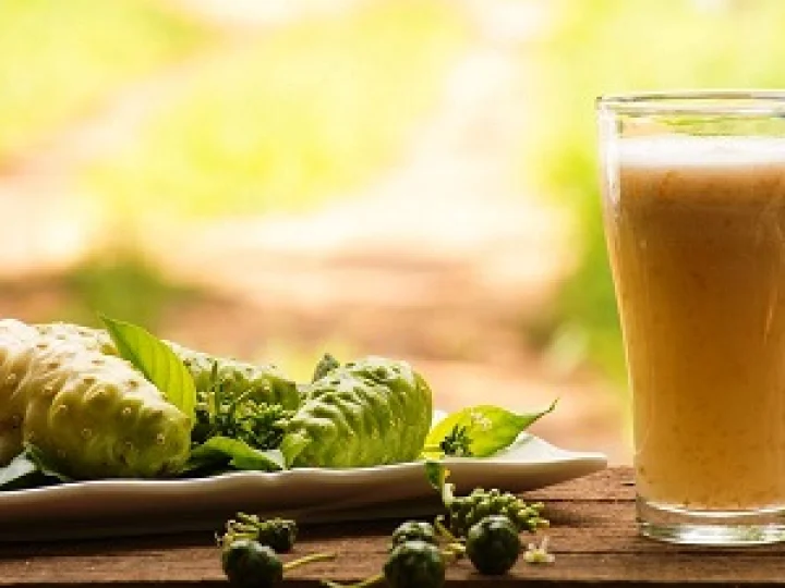 33 Pasien Covid-19 Berhasil Sembuh Setelah Minum Jus Mengkudu