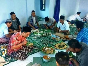 Beragam Makna di Balik Tradisi Kupatan