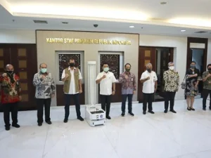 Telkom Bagikan Robot Disinfeksi pada Gugus Tugas Covid-19