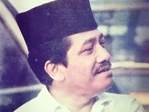 Kisah Gus Miek Tetap Mampir di Warung Tukang Becak Meski Bawa Mobil Mercy