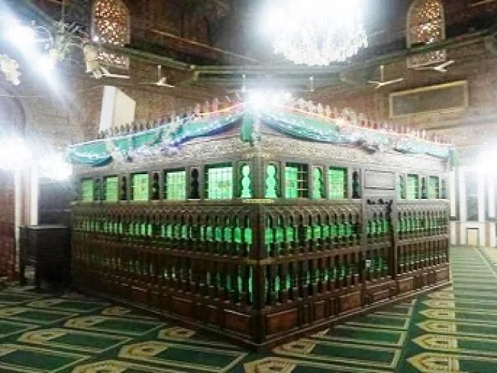 Menakjubkan, Ini Kisah Imam Al-Syafi’i Saat Belajar kepada Sayidah Nafisah