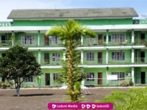 Pesantren Darul Arifin Jember