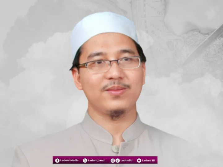 Biografi KH. Ahmad Wafi Maimoen