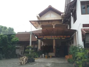 Panti Asuhan Yatim Putri Islam RM Suryowinoto Yogyakarta