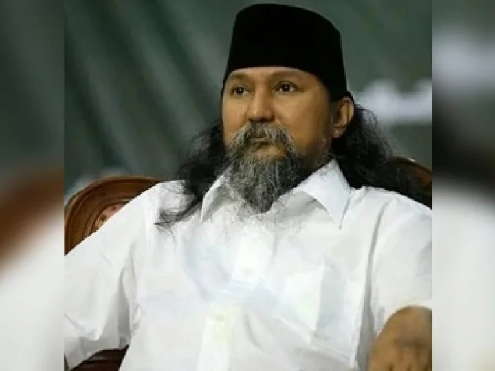 Habib Umar Muthohar Pernah Mensyahadatkan Kuburan Kristen