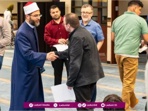 Berpegang Teguh pada Pandangan Islam Moderat