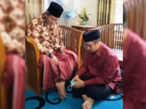 Momen Ustadz Yusuf Mansur Setoran Quran kepada KH.R.M. Najib Abdul Qodir Al Munawwir Krapyak