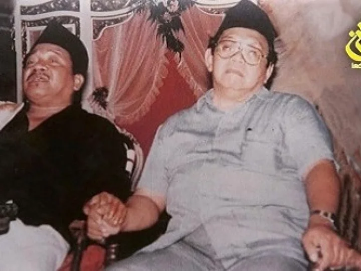 Kisah Gus Miek Saat Ditanya Gus Dur Tentang Kondisi Indonesia