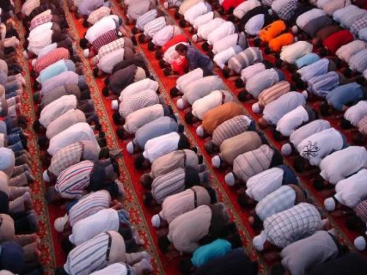 Cara KH. R. As'ad Syamsul Arifin Ketika Ajak Para Preman Untuk Shalat