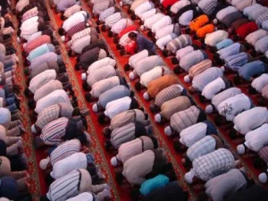Cara KH. R. As'ad Syamsul Arifin Ketika Ajak Para Preman Untuk Shalat