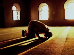 Kisah Karomah Kiai As’ad yang Tidak Pernah Terlihat Shalat dan Dapat Menggandakan Diri