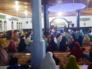 Hukum Menggerakkan Kepala Saat Dzikir Menurut Ustadz Ma'ruf Khozin