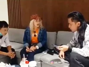 Ngobrol 10 Menit dengan Gus Miftah, Wanita Ateis Asal Islandia Ini Masuk Islam